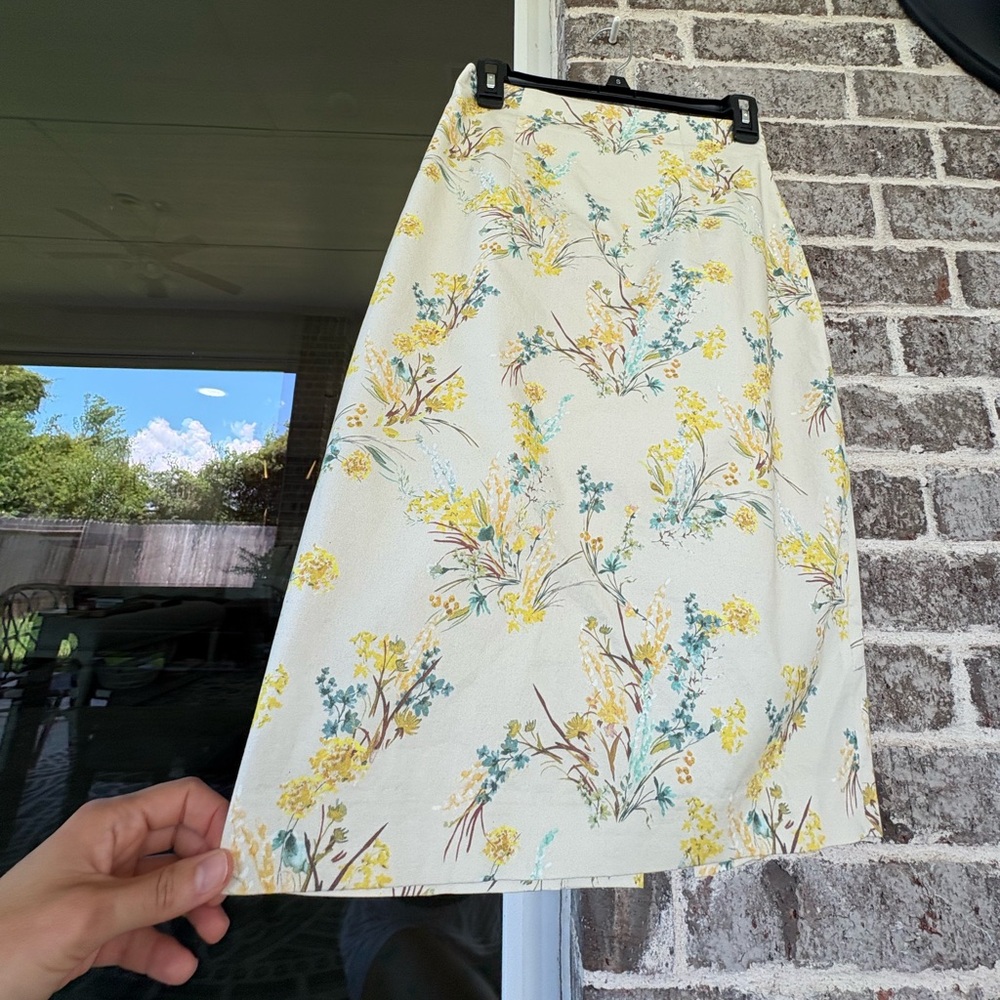 Antonio Melani Floral Cream Skirt Size 2 - Picture 4 of 9